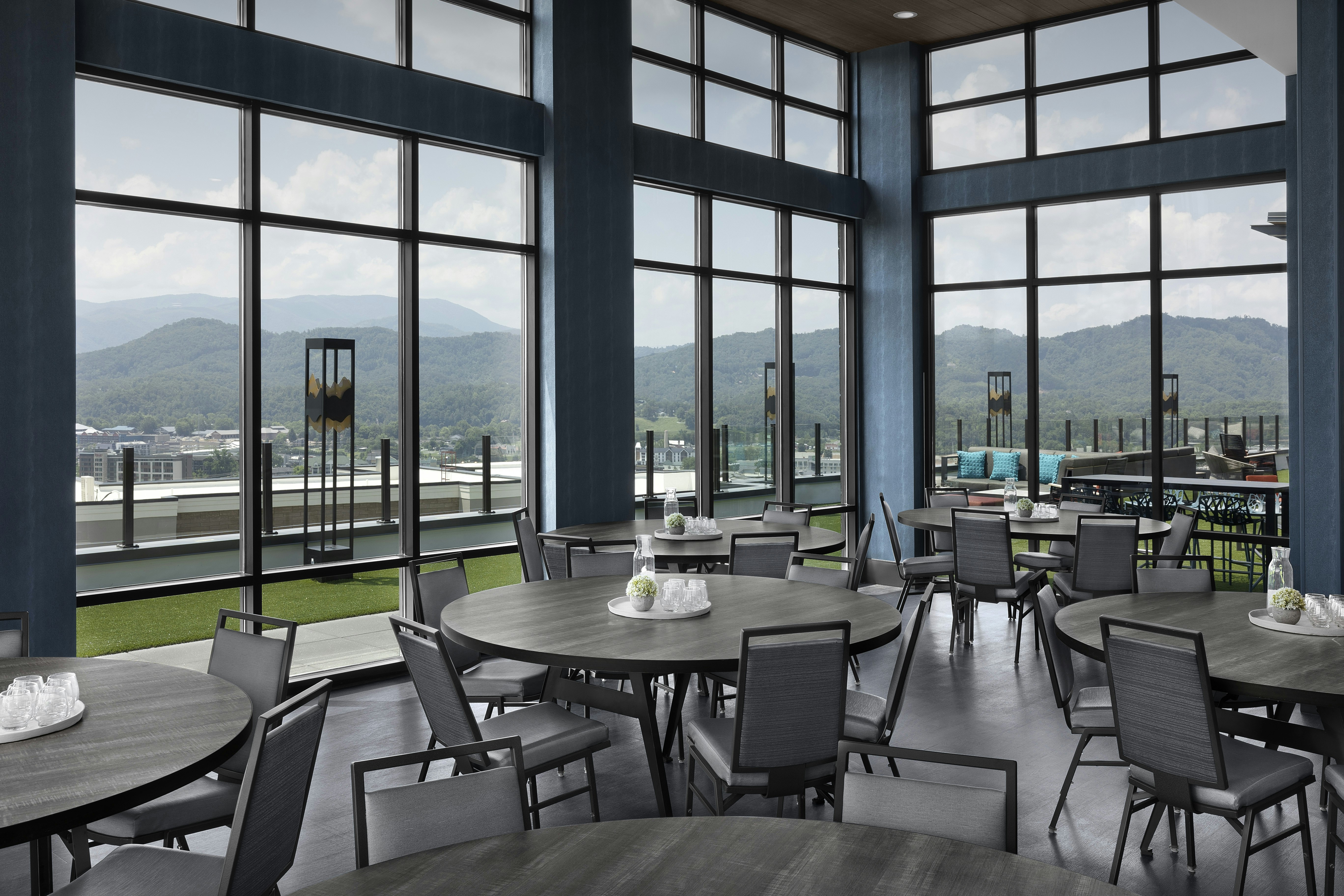 Embassy Suites by Hilton Pigeon Forge Resort 26/40