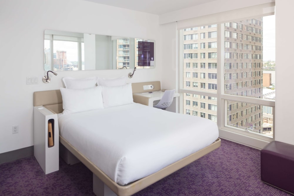 FIRST CLASS, JUNIOR SUITE, KING BED