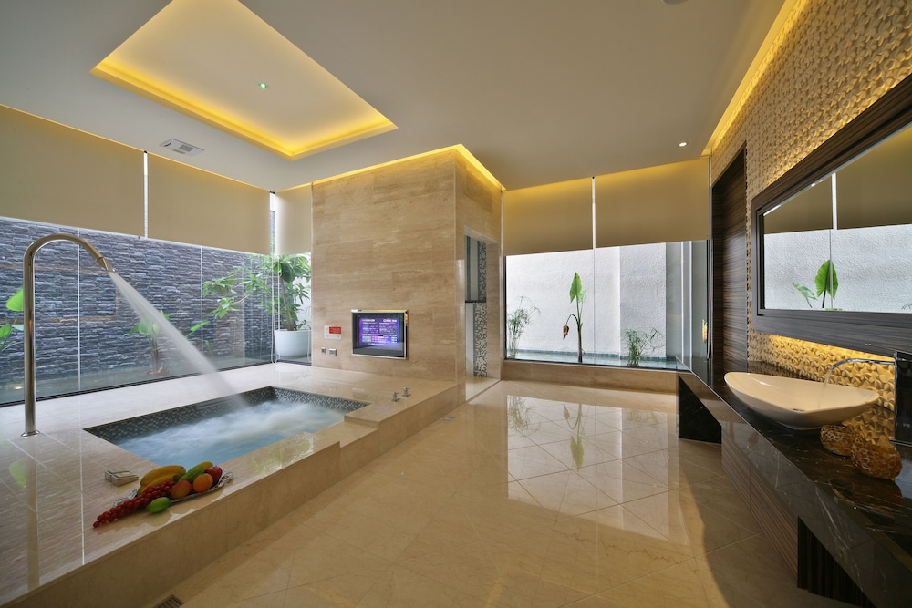 Han Guan Motel 48/48