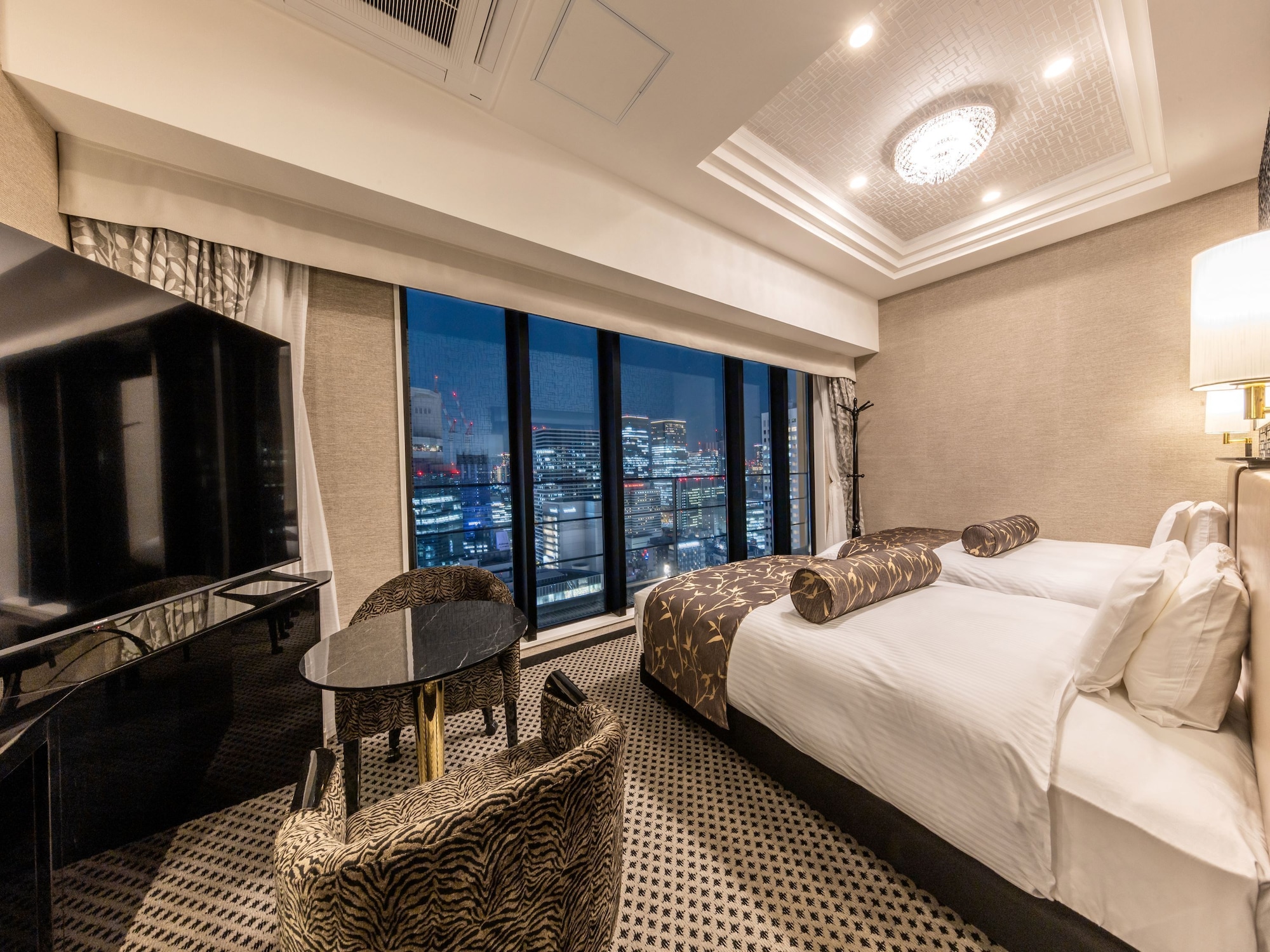 DELUXE, TWIN BEDS
