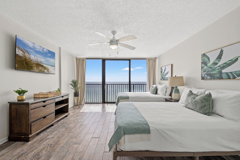 2 Bedrooms, Condo, Island, Palm, 1 King and 2 Double Beds, Beach Front, 2 Bathrooms, 2 Sofa