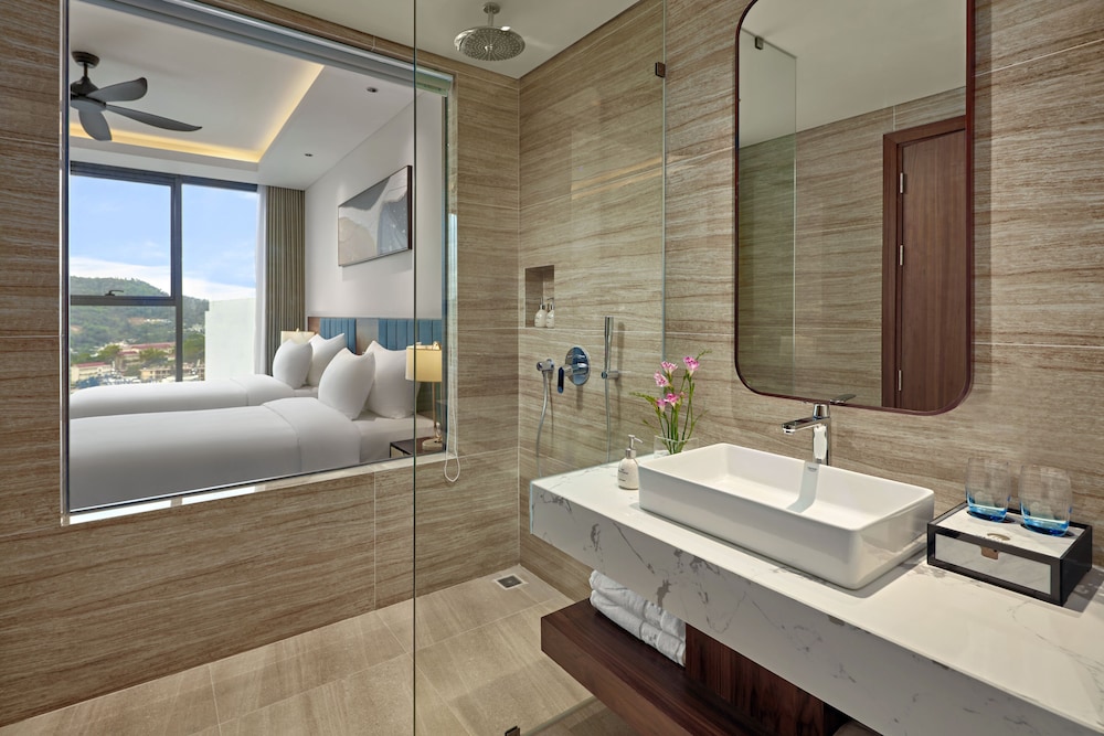 THE WATSON PREMIUM HALONG HOTEL 48/50