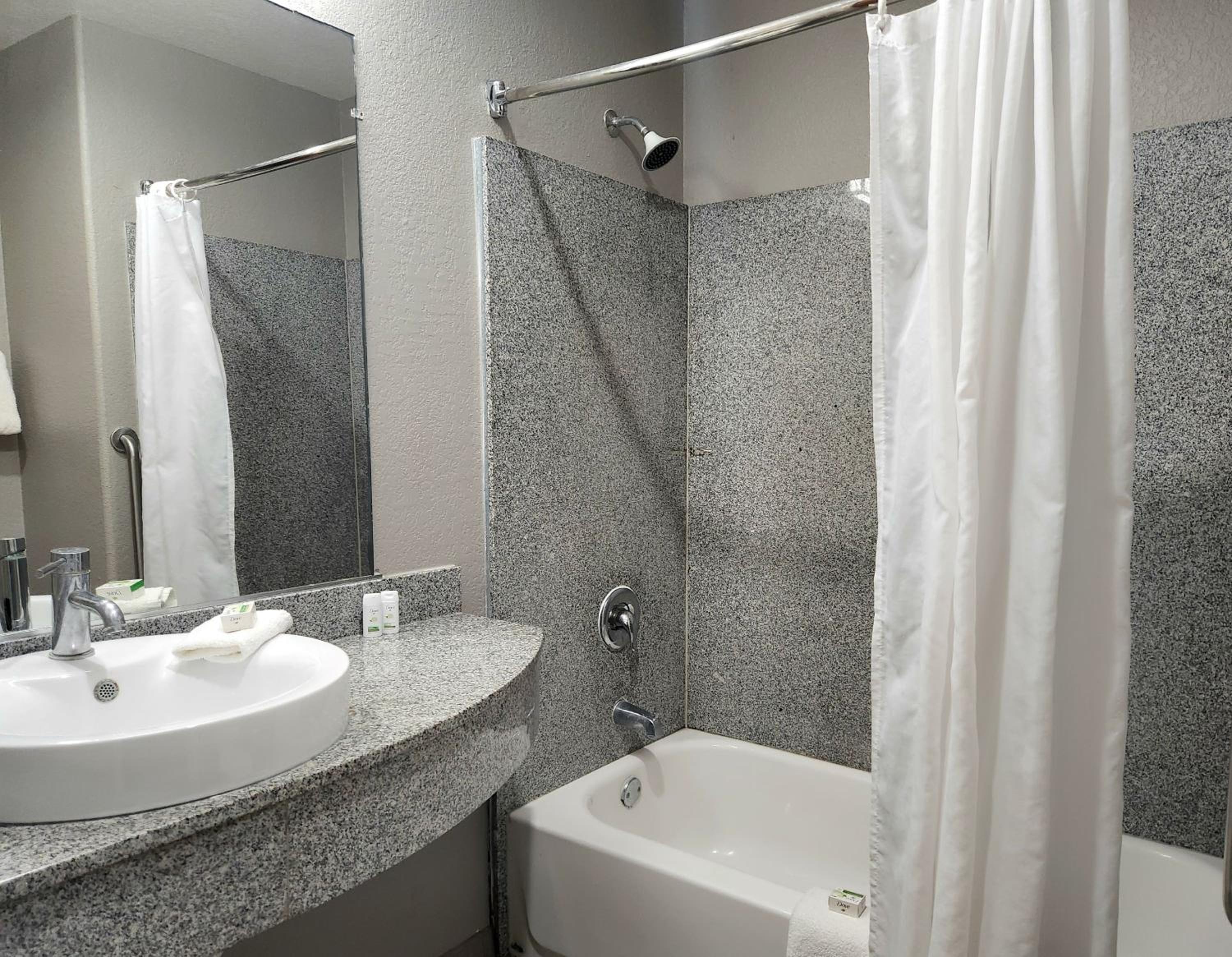 Baymont by Wyndham San Antonio Airport 43/44