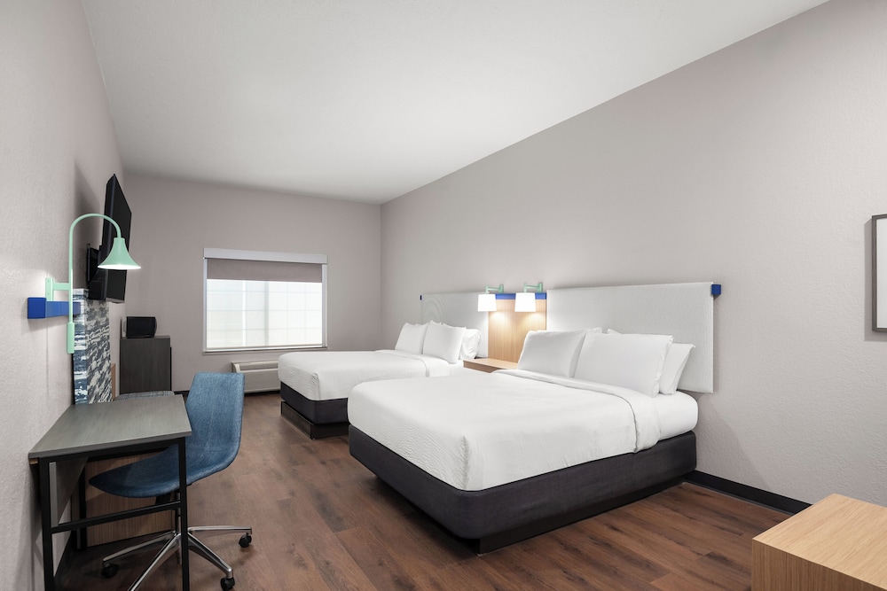 Suite, 2 Queen Beds, Accessible