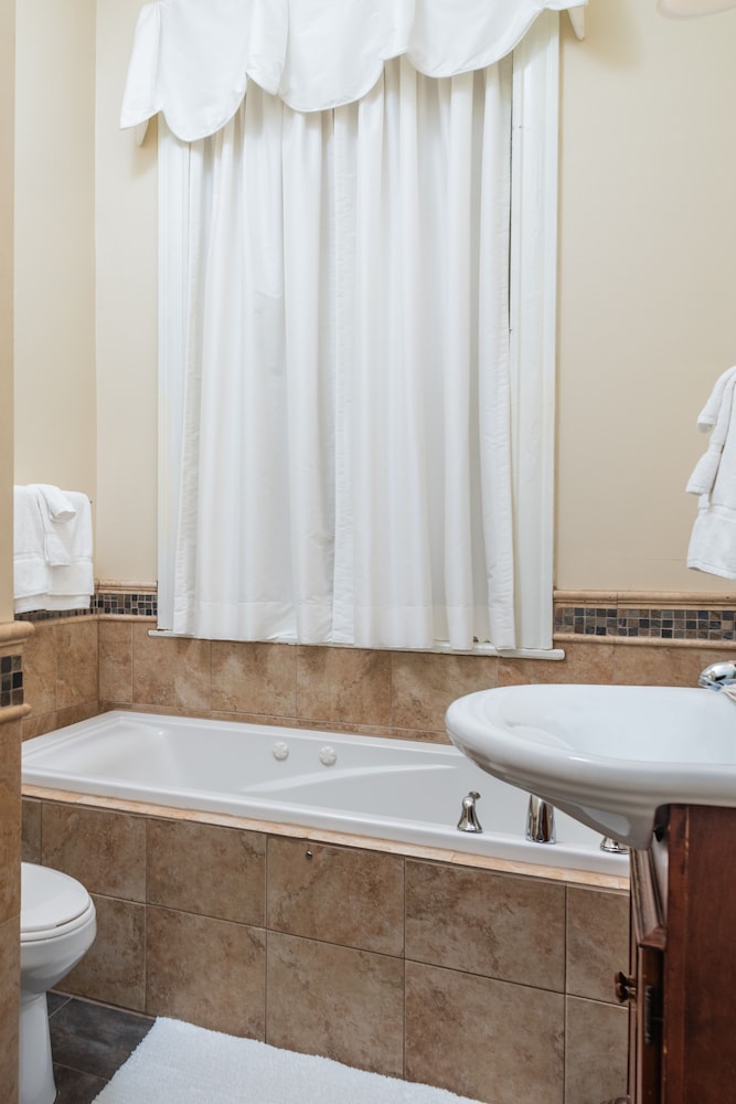 Kenmore Inn 34/71