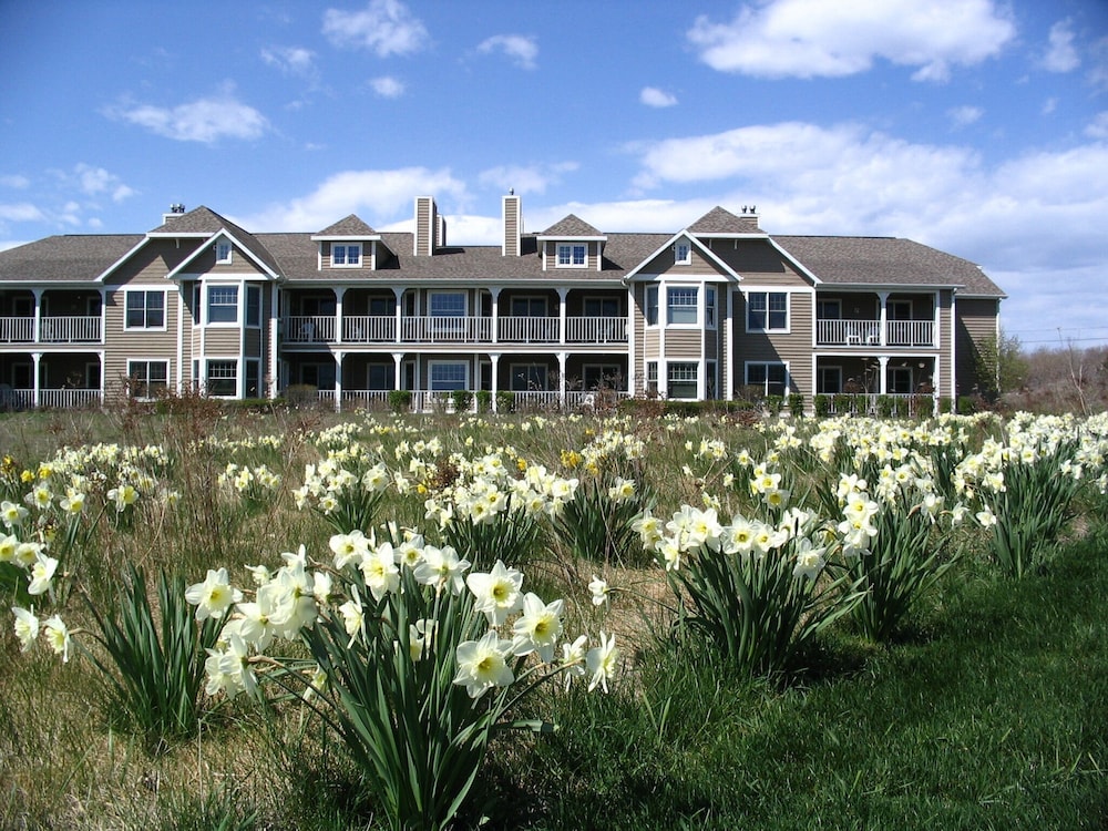 Newport Resort 2/71