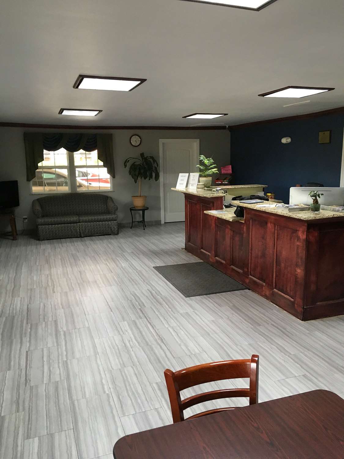 Americas Best Value Inn Pauls Valley 4/10