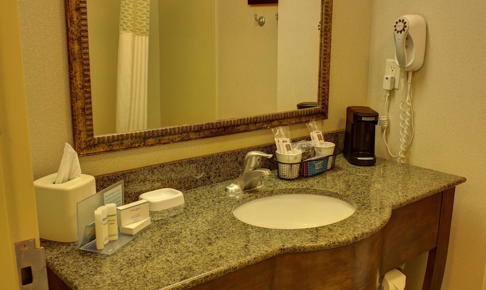 Hampton Inn Suites Palm Coast 33/72