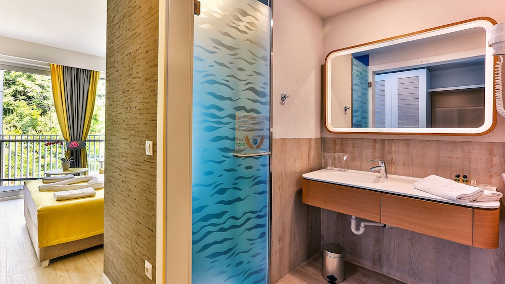 Carine Hotel Park 60/61