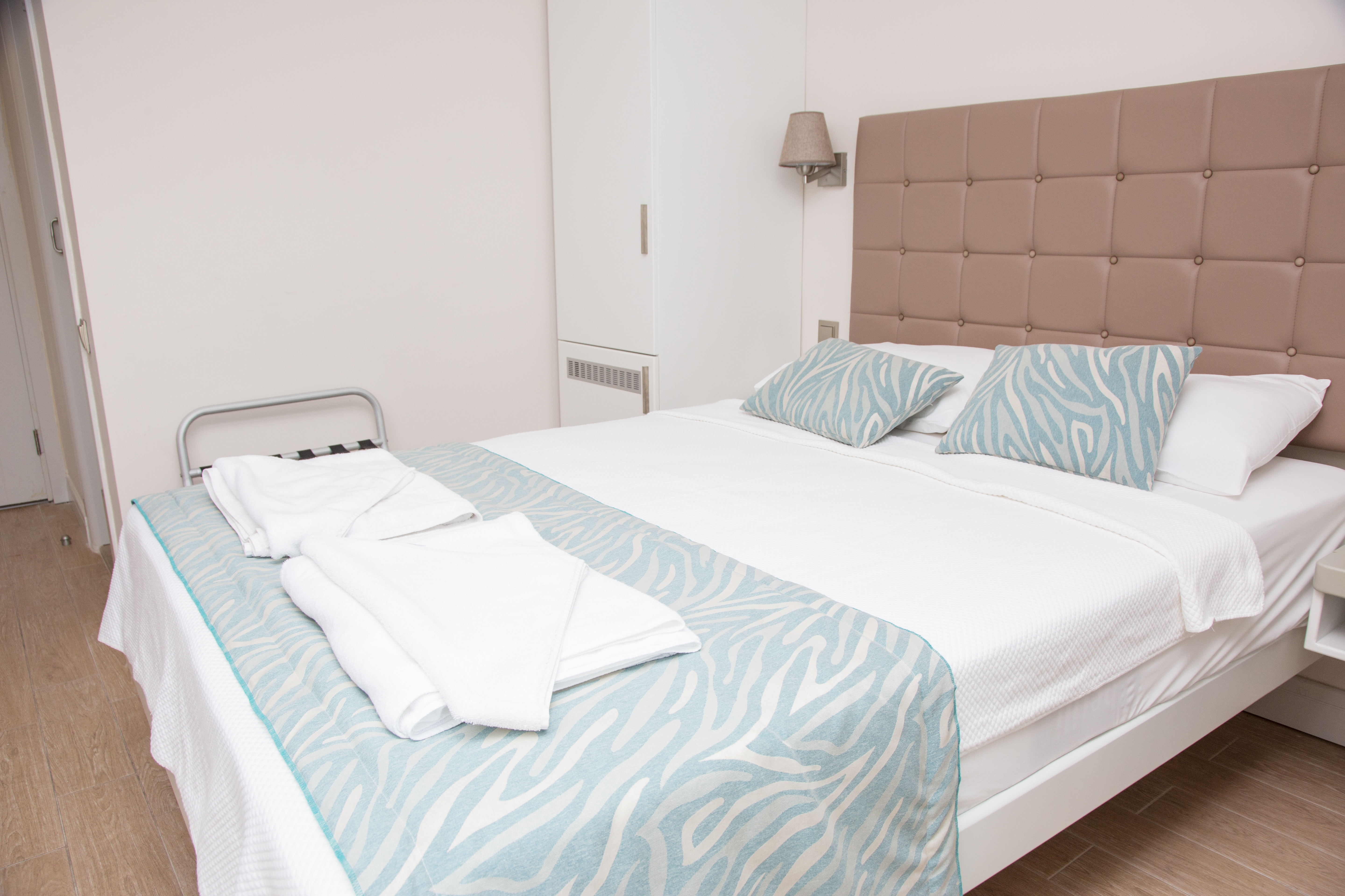 Room, Double Bed, Lateral Side Sea View