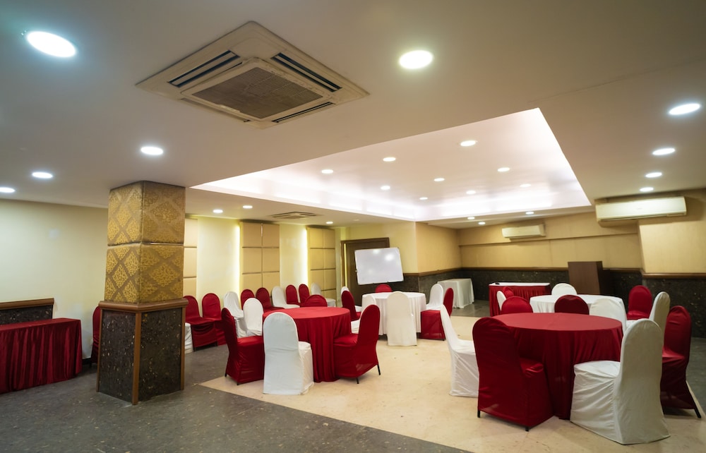The Fern Residency Subhash Bridge Ahmedabad 40/65