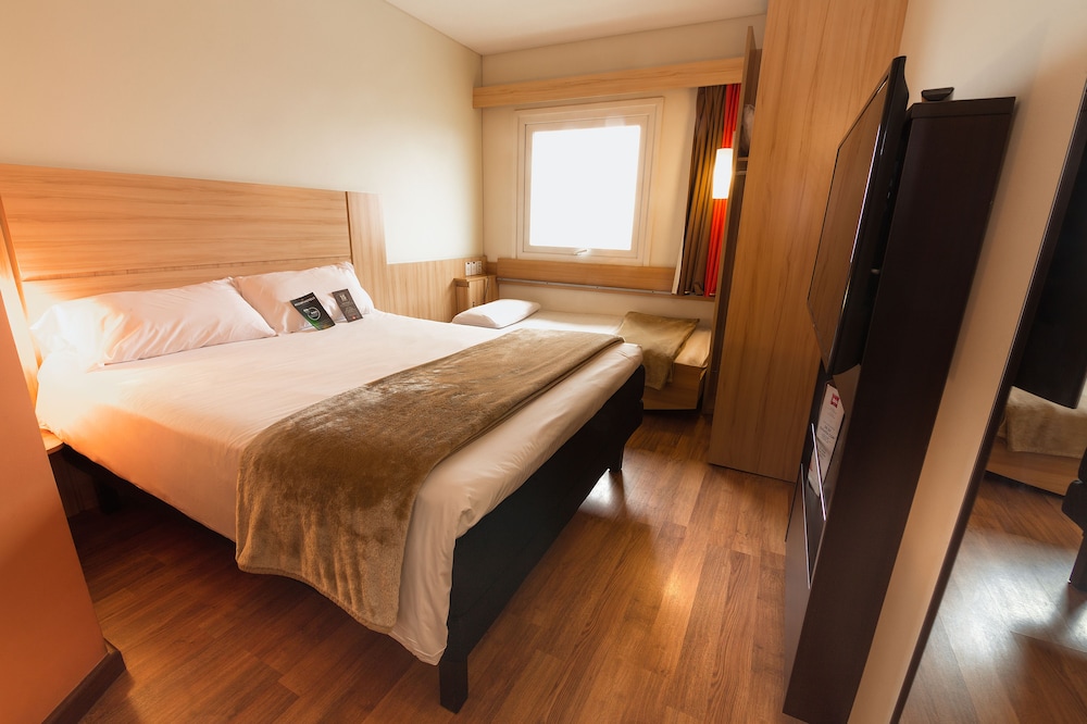 Ibis Concepcion 11/46