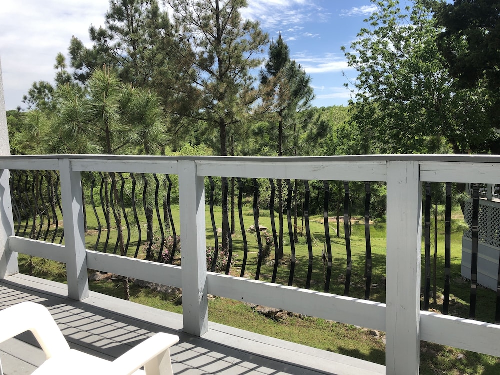 Echo Canyon Manor 66/76