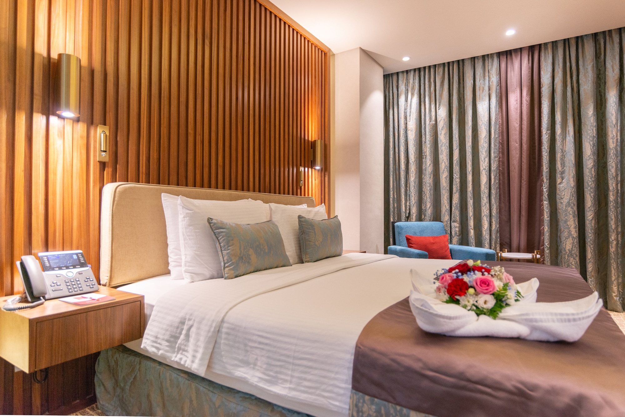 1 BEDROOM, SUITE