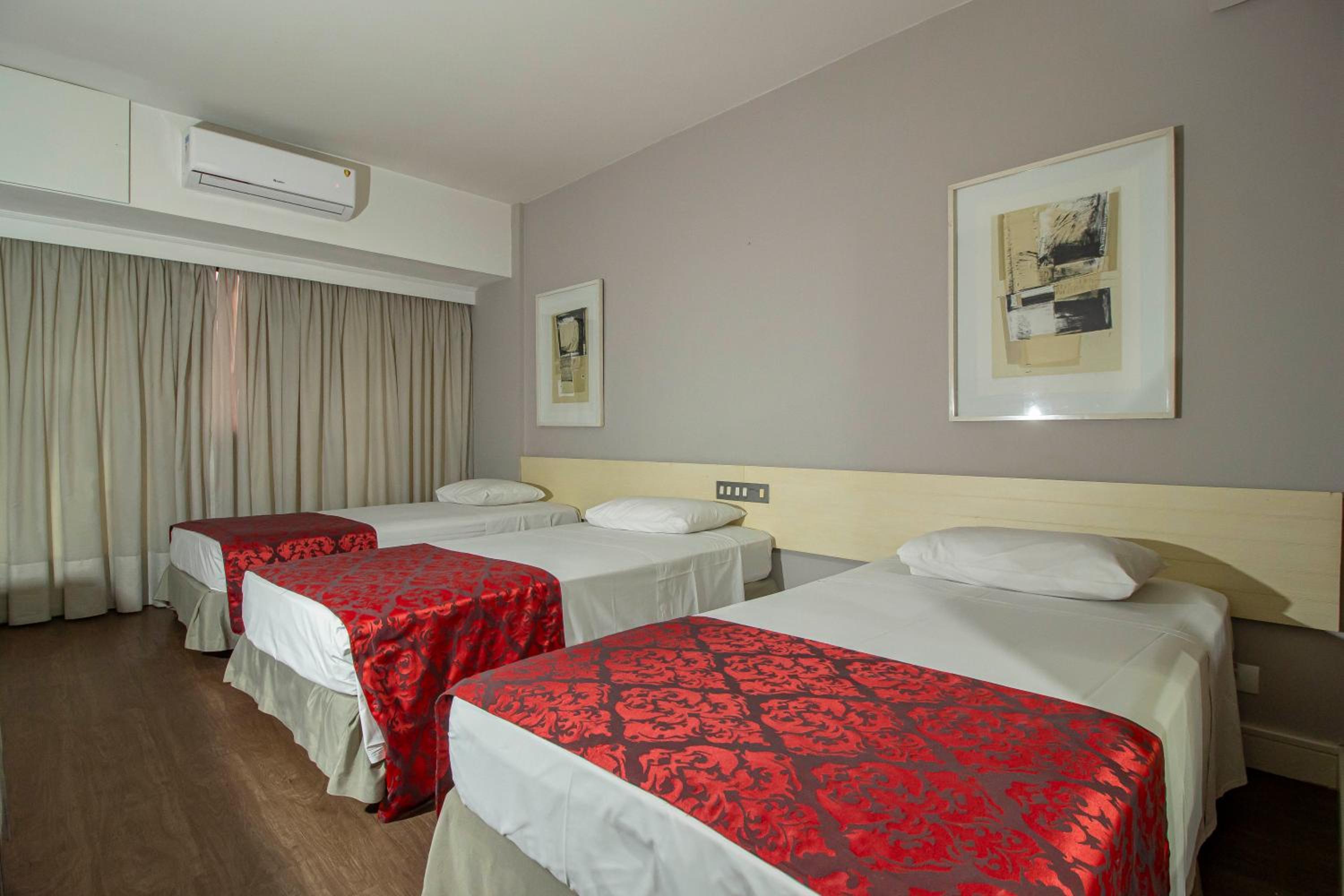 غرفة فاخرة ثلاثية بثلاثة أسرّة، Hotel Victoria Villa Curitiba By Nacional Inn 4/9