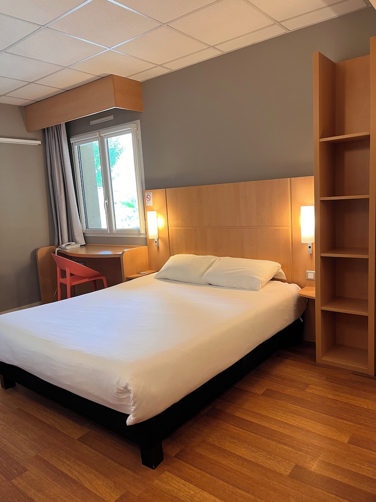 Ibis Vitre Centre 22/63