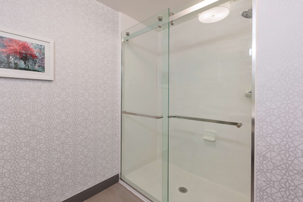 Hampton Inn Traverse City 29/45
