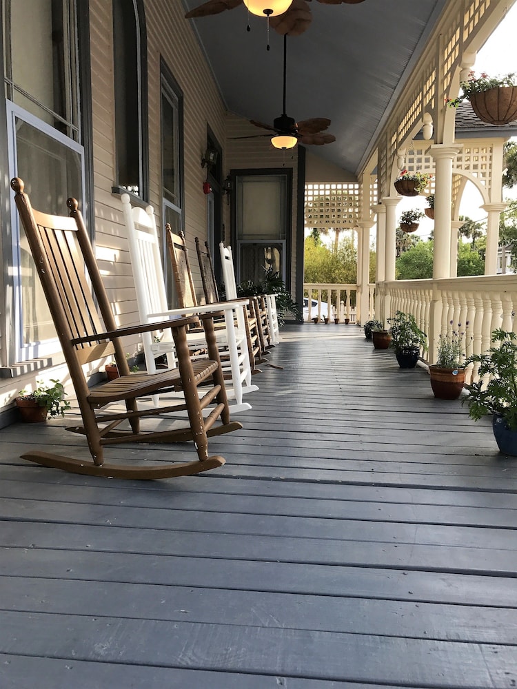 Grand Gables Inn Bed & Breakfast 23/38