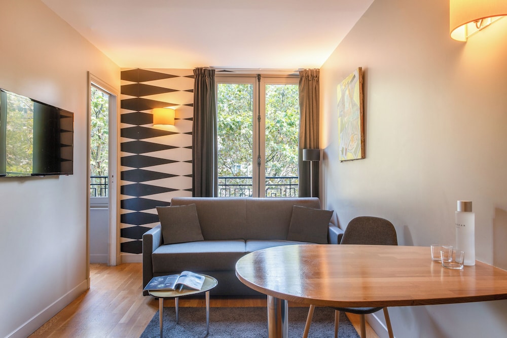 Suites and Hotel Helzear Champs Elysees 51/65