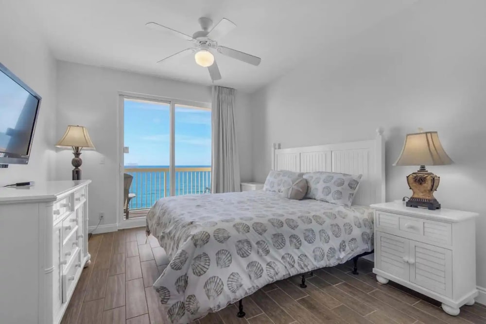 3 Bedrooms, Condo, Beach Front, Ocean View