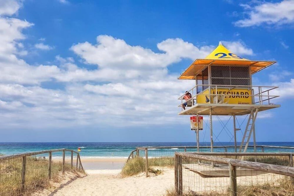 Pacific Resort Broadbeach 74/77