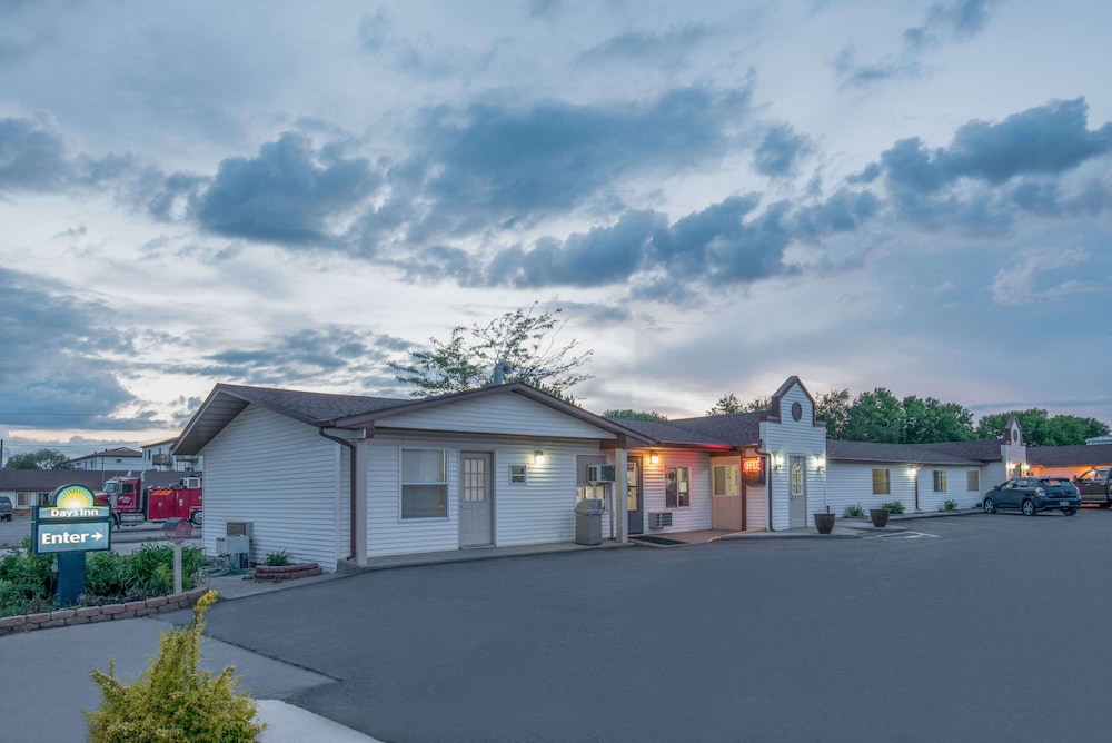 Days Inn by Wyndham Jamestown 1/37
