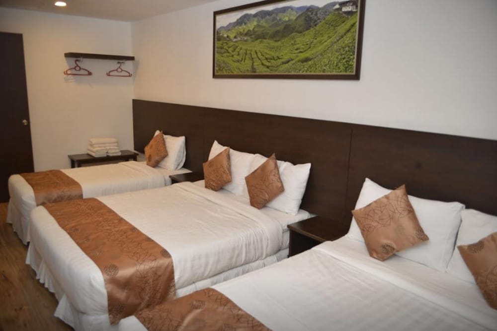 Highlanders Hotel 19/50