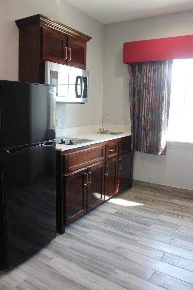 Paris Inn Suites 4/33