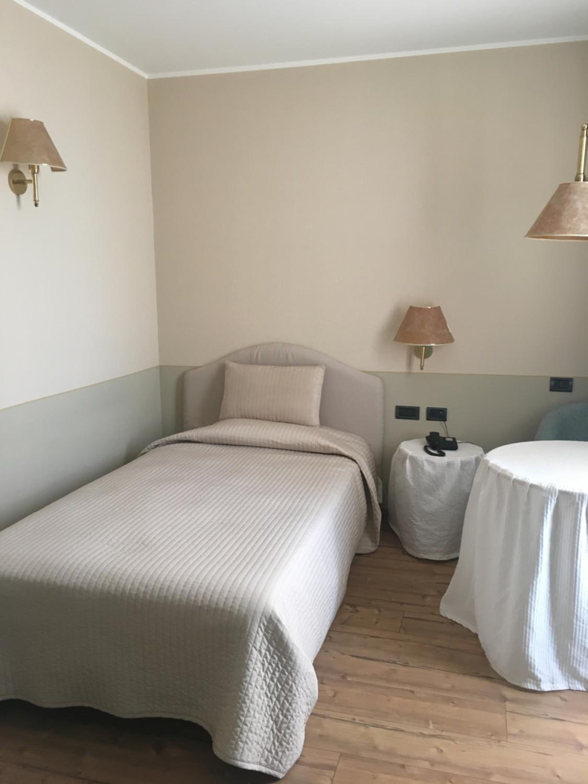 Room, Single