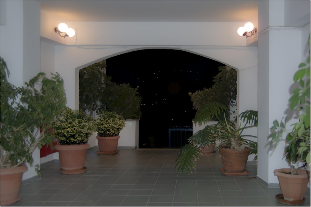 Erato Apartments 17/28