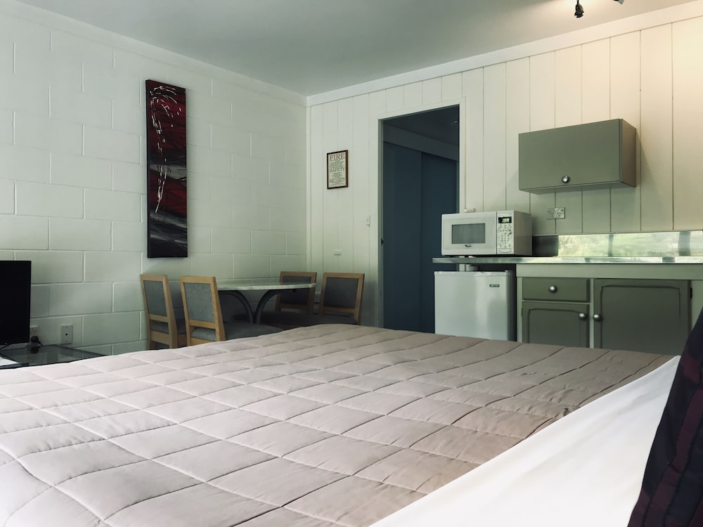 Bounty Motel 29/79