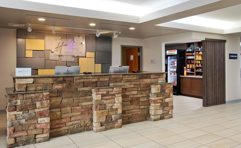 Holiday Inn Express Hotel Suites Auburn Hills 5/65