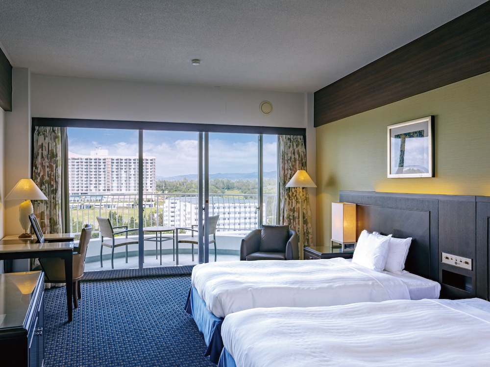 Room, 3 Beds, Partial Ocean View, Ocean Tower
