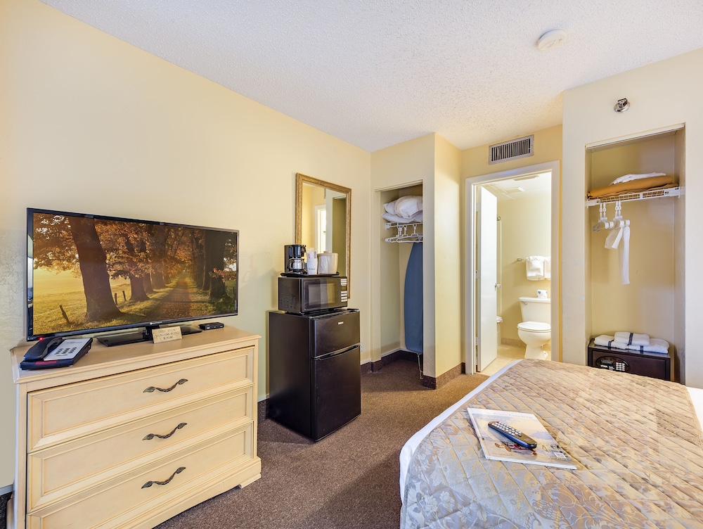 Beachside Hotel 35/60