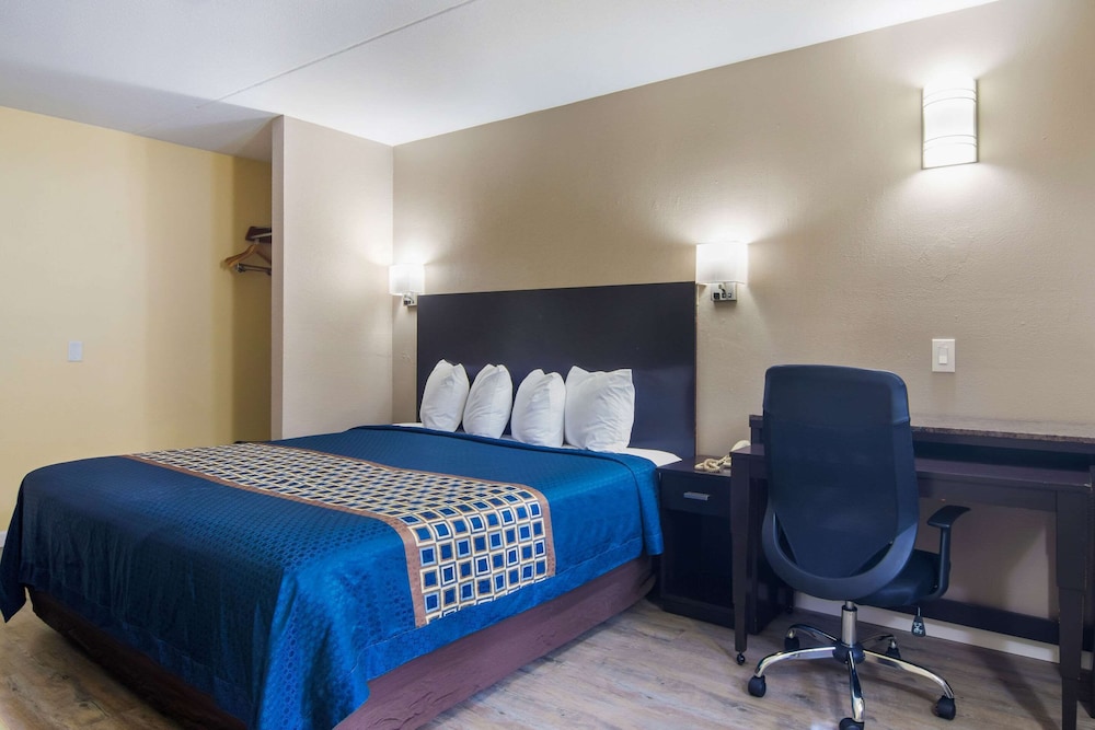 Rodeway Inn and Suites Monroeville Pittsburgh 36/42