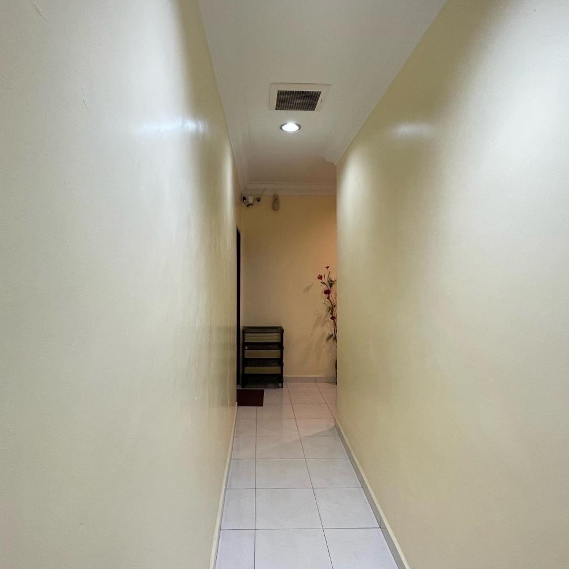 OYO 90369 Safari Hotel Lumut 15/25