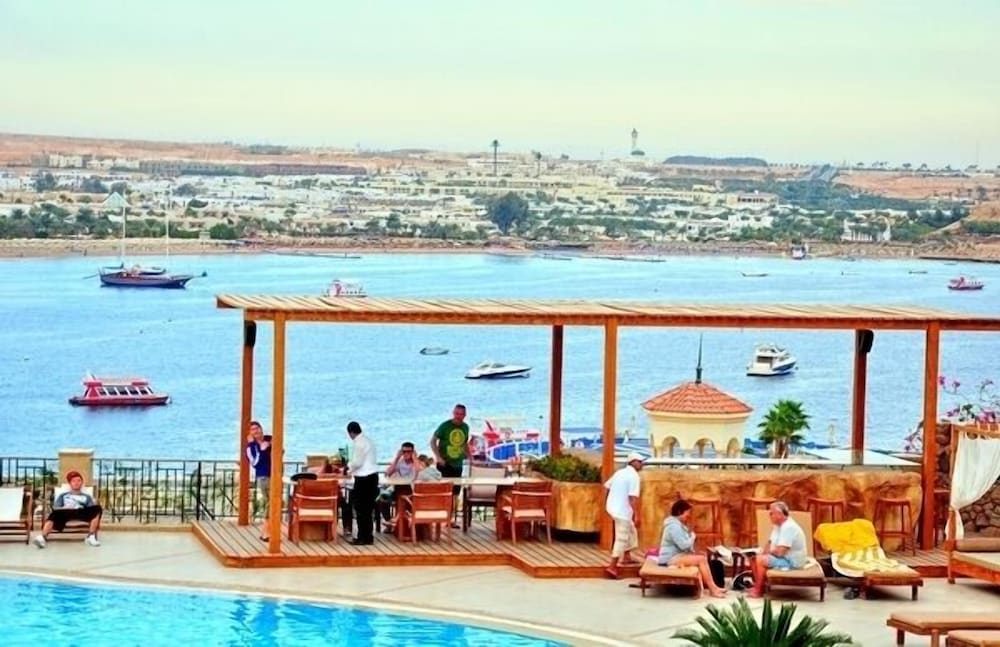Eden Rock Hotel 26/32