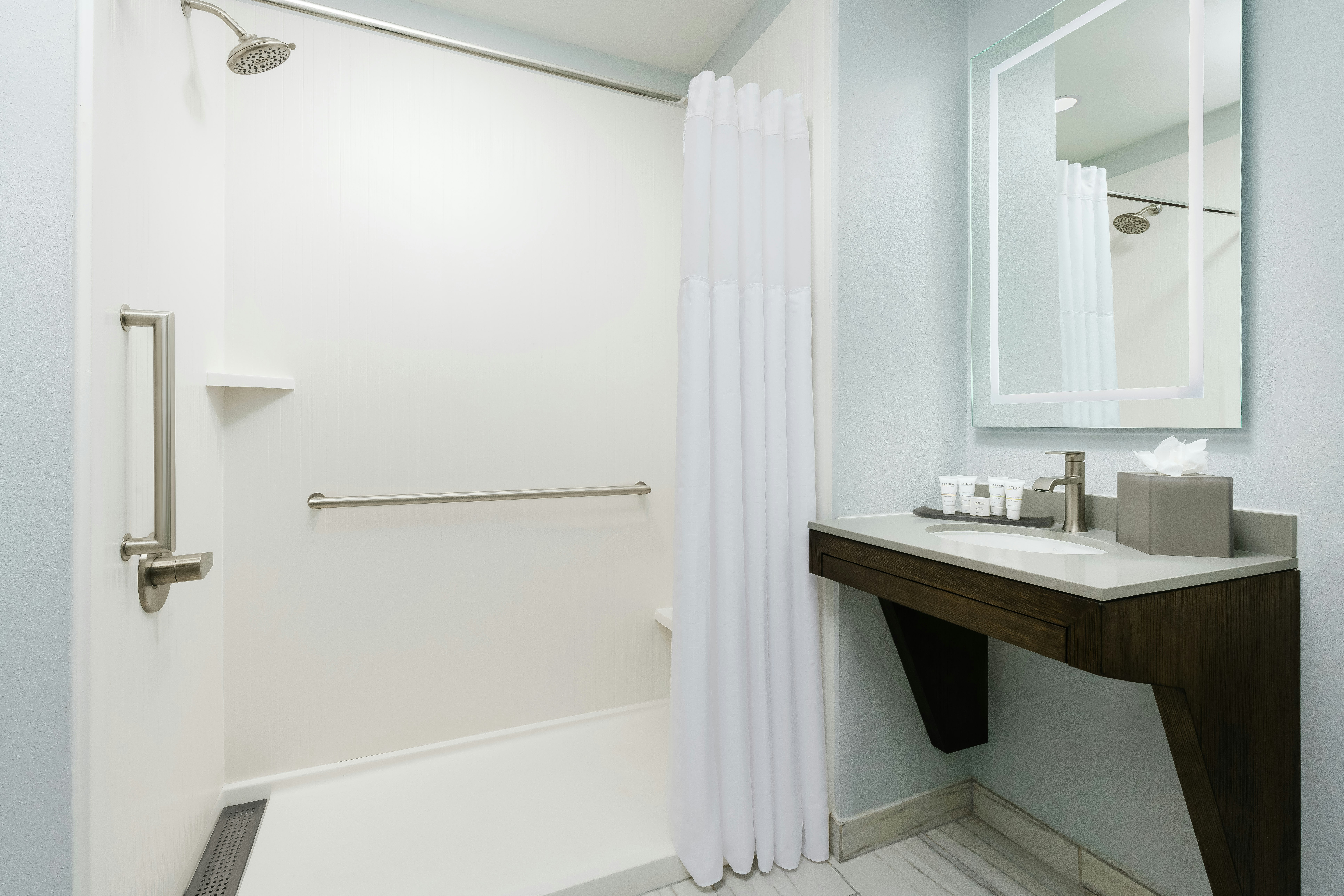 STUDIO, KING BED, ACCESSIBLE
