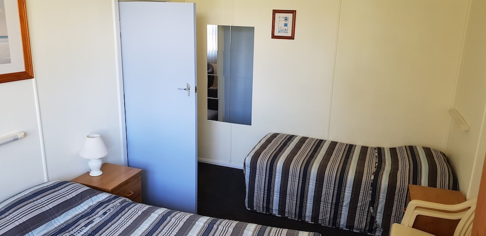 MODRA'S APARTMENTS 11/50