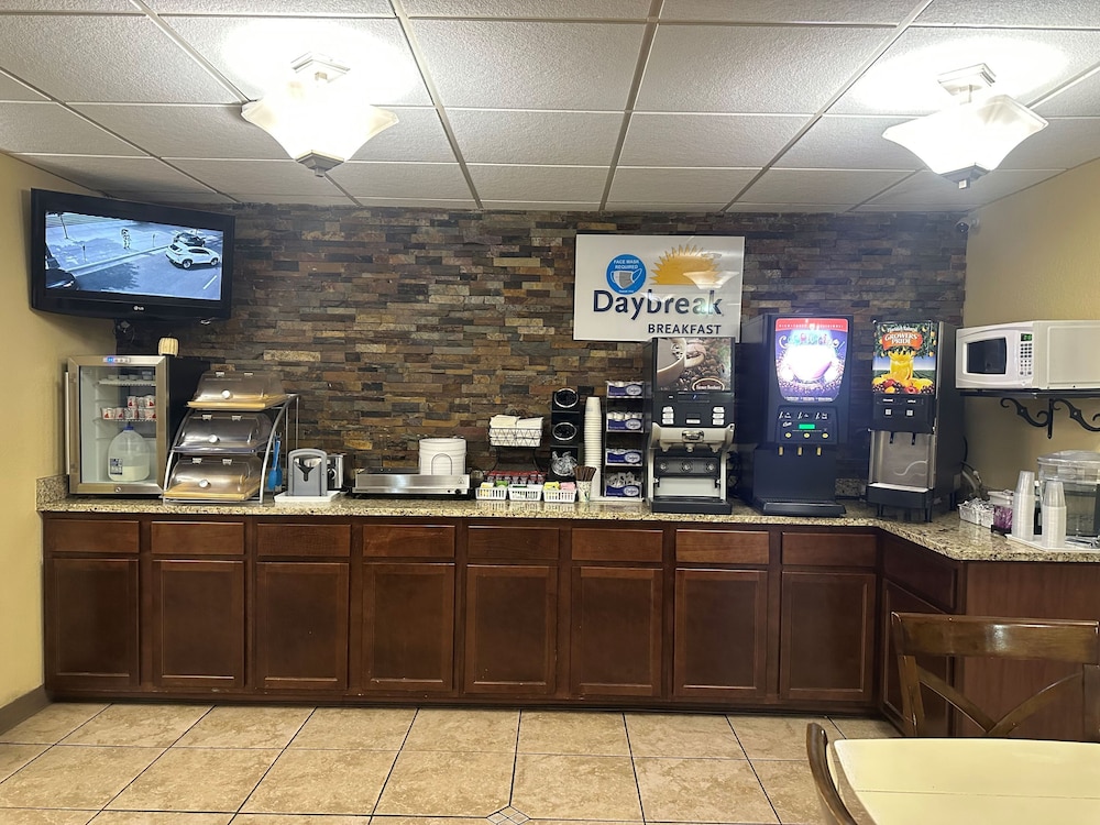 Days Inn & Suites by Wyndham Gunnison 6/46