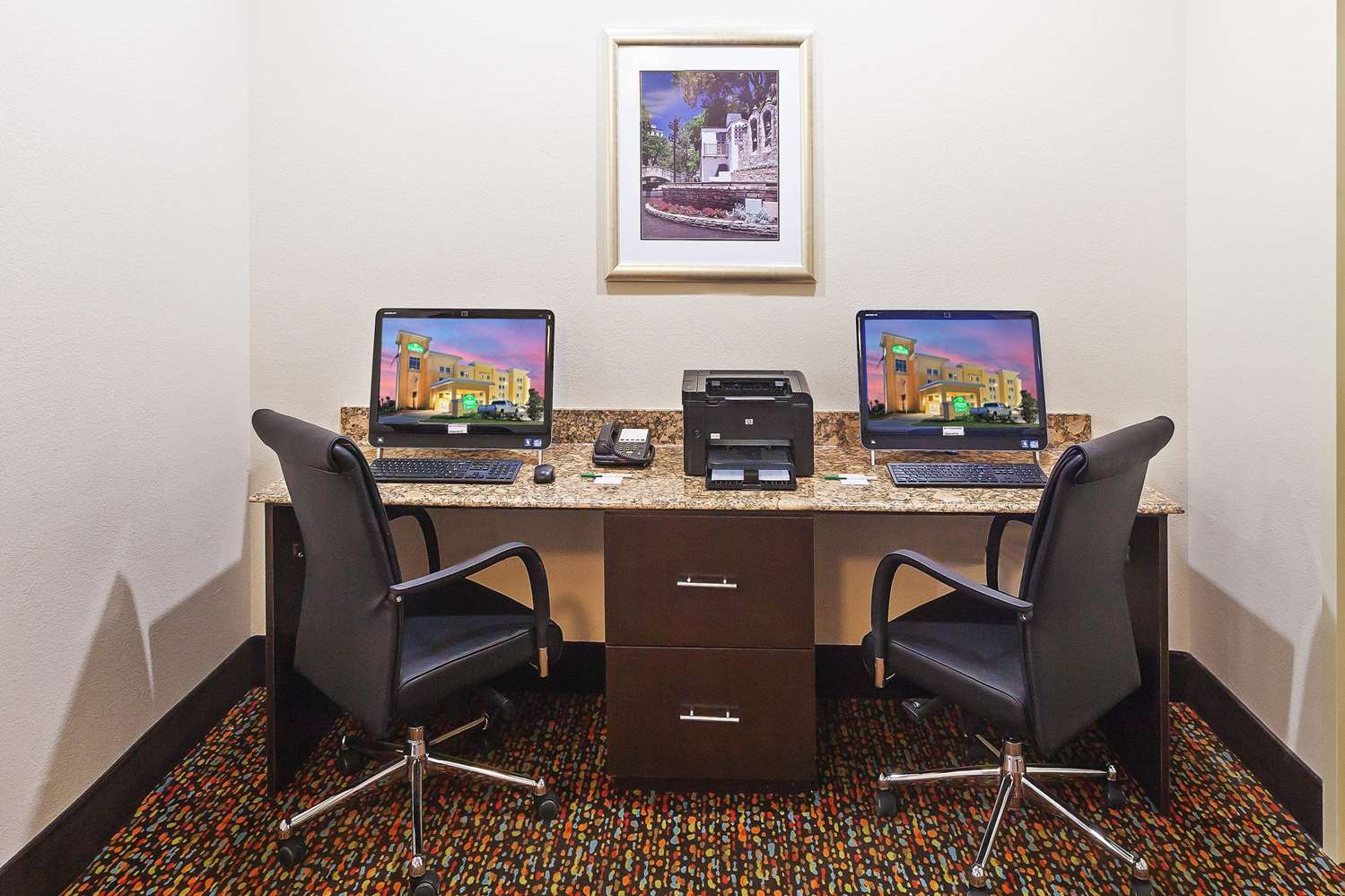 La Quinta Inn Suites Pearsall 43/56