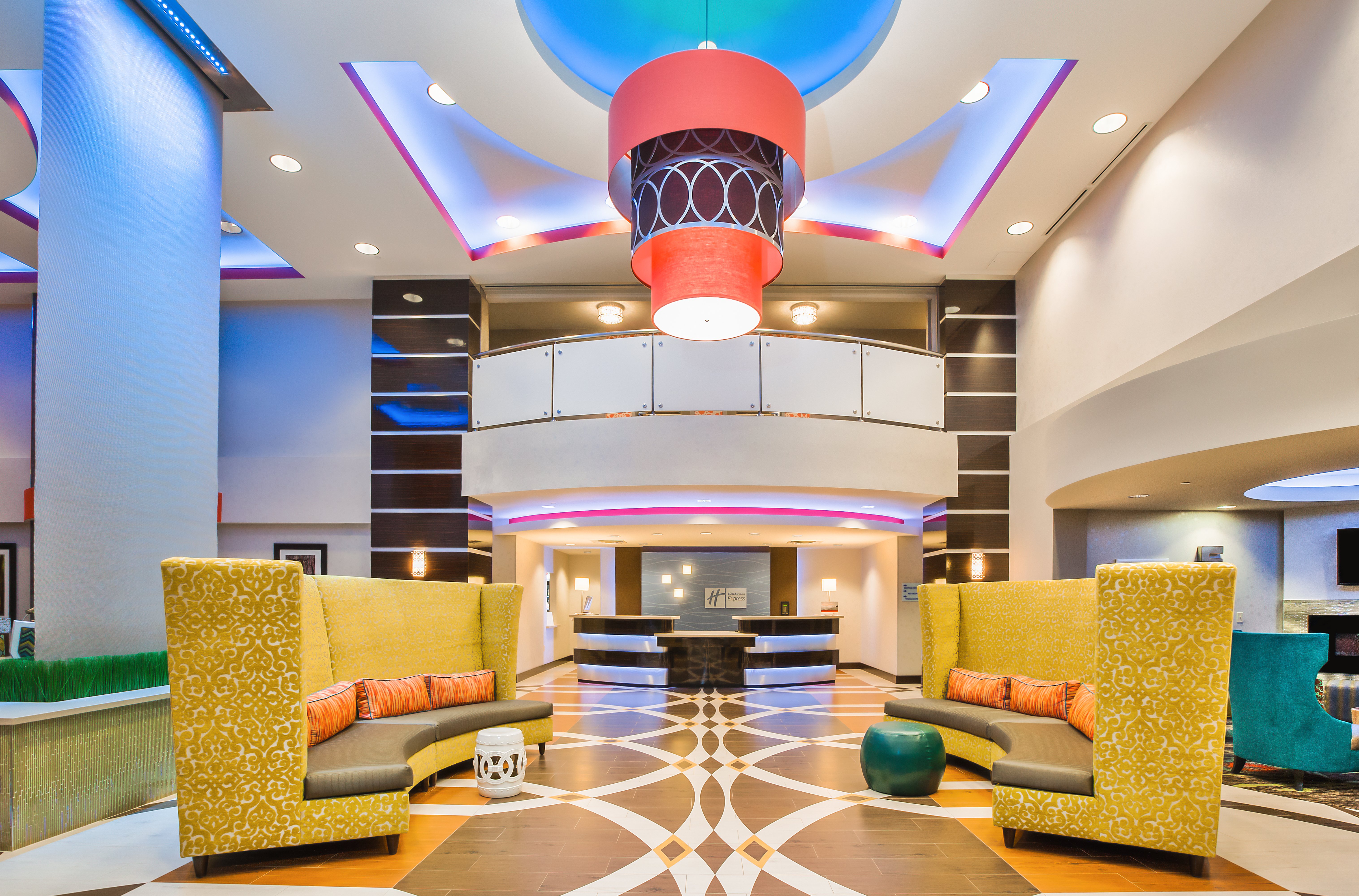 Holiday Inn Express Suites Eureka 35/56