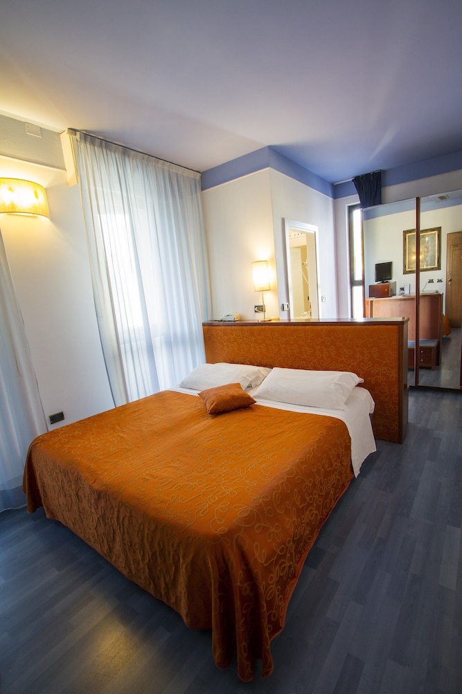 Hotel Sirena 13/40