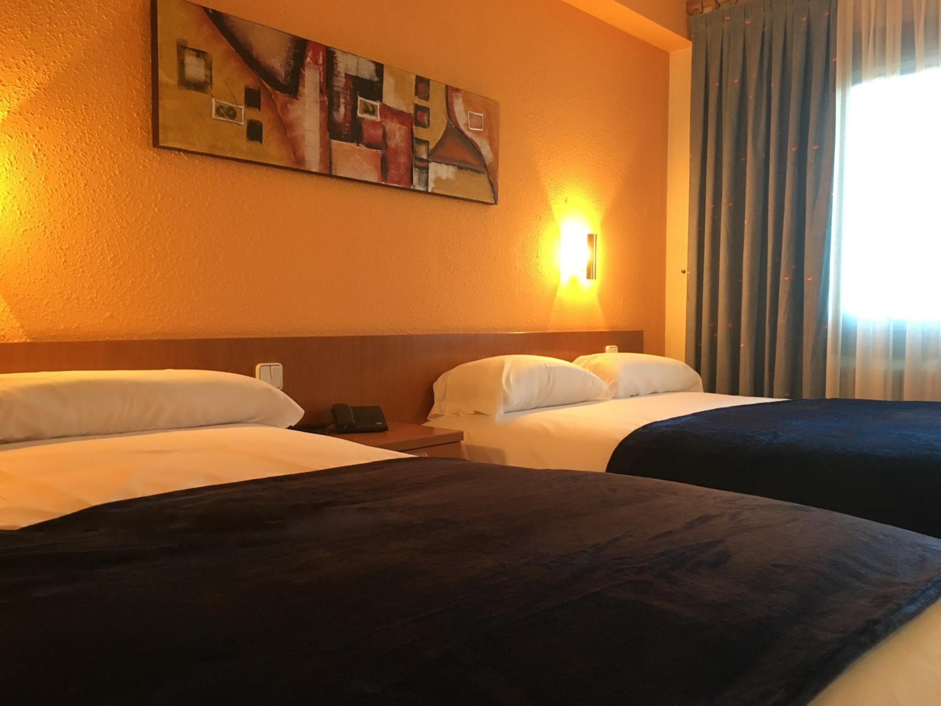 غرفة ثلاثية، Hotel Casado 9/10