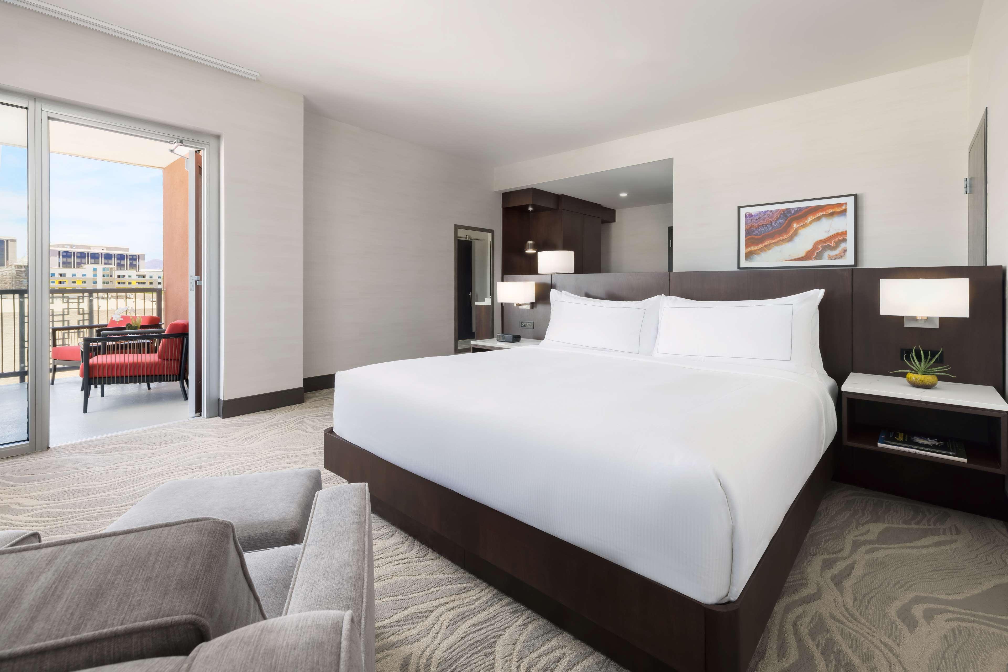 1 BEDROOM, PENTHOUSE SUITE, KING BED