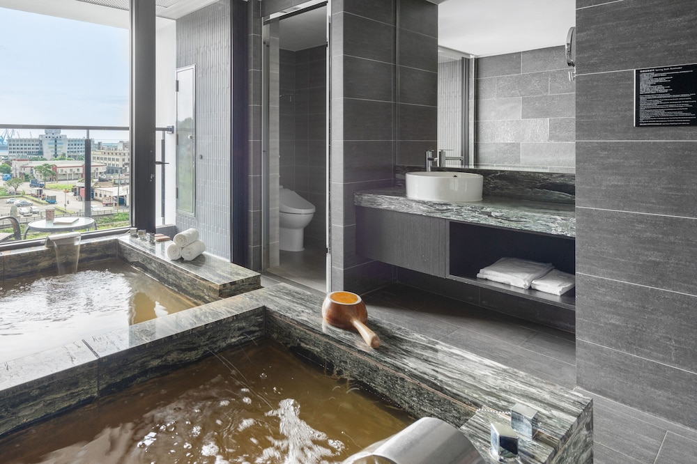 Lakeshore Hotel Suao 36/62