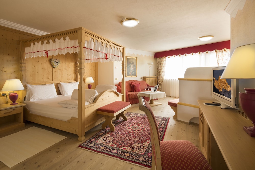 Hotel Sassongher 35/47