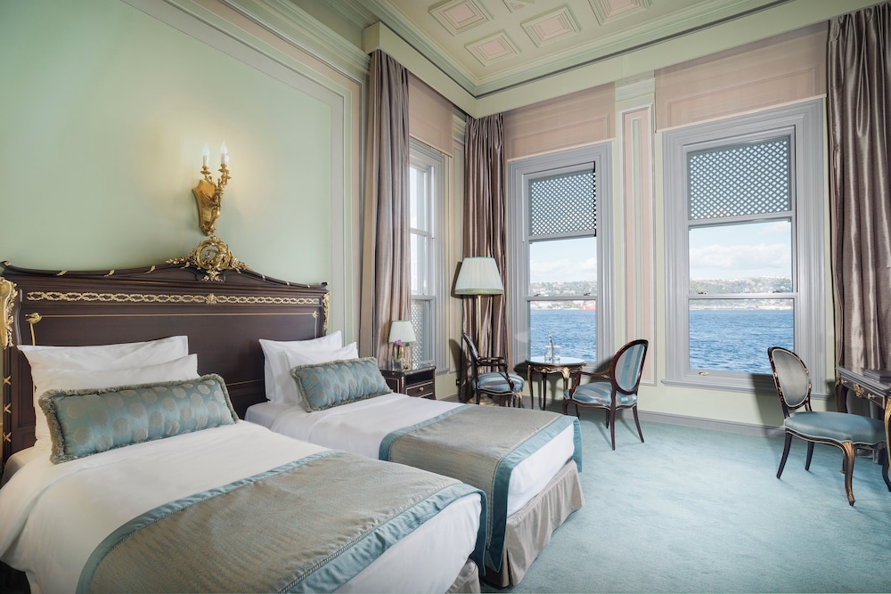 DELUXE, DOUBLE OR TWIN BED, SEA VIEW