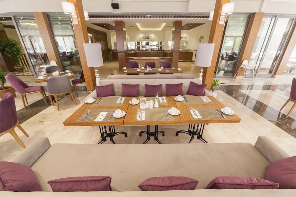 LAMEC HOTEL BUSINESS 20/32