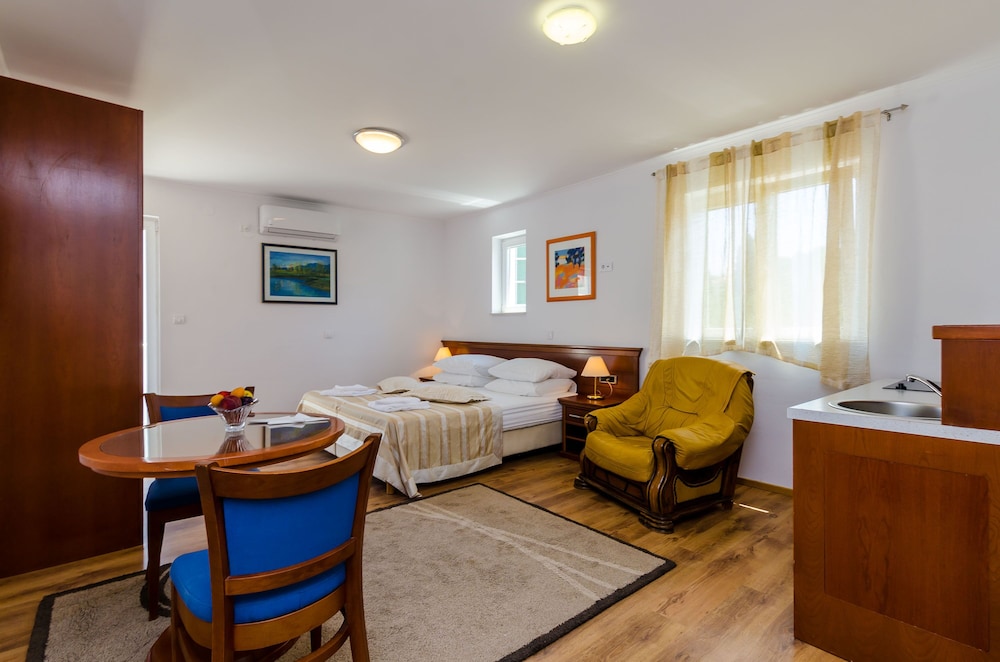 Apartments & Rooms V&M 15/50